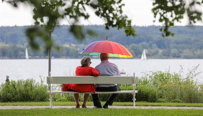 Haben die Älteren zu viel Geld? Viele Senioren sind für das Alter finanziell gut gerüstet. Die 65- bis 74-Jährigen verfügen im Schnitt über das höchste Vermögen aller Altersgruppen.