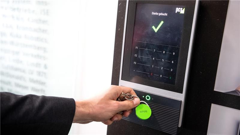 Kann man zum Überstundenabbau gezwungen werden? Viele Überstunden gesammelt? Ist nichts anderes geregelt, müssen Beschäftigte sie unter Umständen dann abbummeln, wann der Arbeitgeber es verlangt.