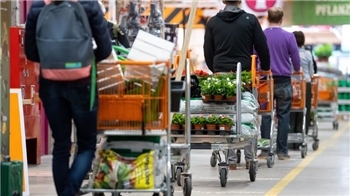 Viele Verbraucher kaufen Baumarktprodukte nicht mehr im Baumarkt, sondern in anderen Geschäften.