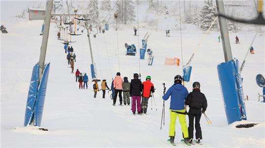 Viele Wintersportler nutzten das Angebot und sorgten für gefüllte Pisten.