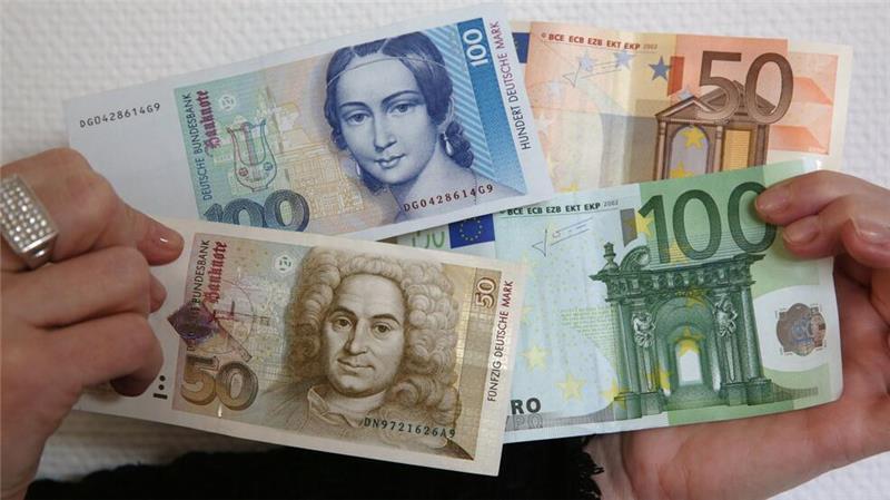 Millionenschatz D-Mark: Bundesbank tauscht altes Geld um Viele alte Scheine und Münzen sind vermutlich unwiederbringlich verloren. (Archivbild)