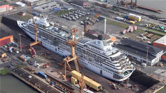 Viele große Schiffe wurden im Kaiserdock 2 der Lloyd Werft bearbeitet. In den kommenden zwei Jahren stehen hier aber ganz andere Großkomponenten im Mittelpunkt. 