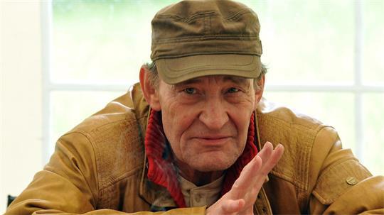 Viele kennen das Gesicht“, sagte Mendl der dpa 2019, „aber sie kennen den Namen meistens nicht“