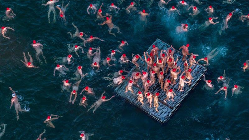 Hüllenlos in Hobart: 3.000 Nackte feiern Wintersonnenwende Viele nehmen regelmäßig teil.