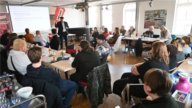 Mitglieder-Rekord: Das hat die Linke im Kreis Stade jetzt vor Viele neue Gesichter beim Kreisparteitag der Linken im Kulturforum in Buxtehude. Kreisvorsitzender Benjamin Koch-Böhnke begrüßt die neuen und alten Mitglieder.