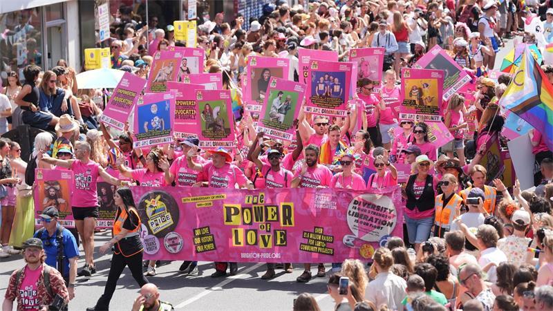 Viele tausend Menschen versammelten sich unter dem Motto „The Power of Love“ auf den Straßen. 