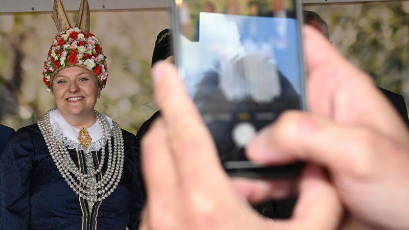 Viele wünschen sich ein Foto oder Autogramm - das gehört dazu.