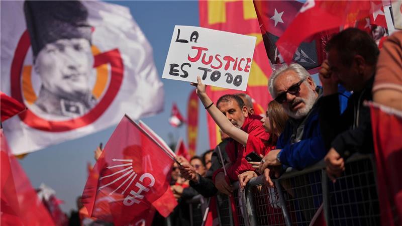 Massenprotest in Istanbul gegen Imamoglus Verhaftung Viele wurden seit Beginn der Proteste schon festgenommen.