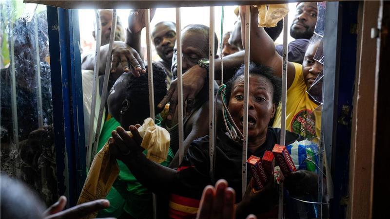 Hurrikan „Melissa“: Steigende Opferzahl und erste Hilfsflüge Vielen Menschen müssen ohne Vorräte und Strom ausharren.