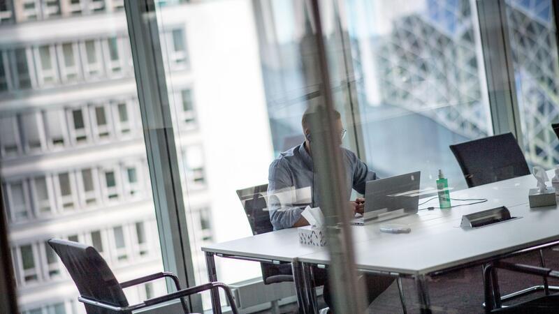 Ifo: Personalchefs sehen Künstliche Intelligenz skeptisch Vieles noch unklar: Personalchefs in Deutschland haben Bedenken bei der Nutzung von künstlicher Intelligenz am Arbeitsplatz.