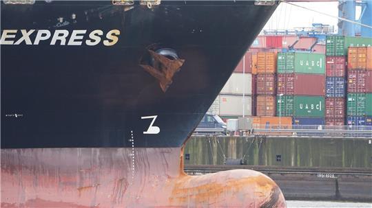 Vier Containerschiffe von Hapag-Lloyd sitzen den Angaben nach noch im Golf fest. (Archivbild) 