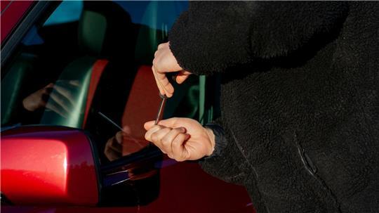 Vier Fahrzeuge wurden aufgebrochen. (Symbolbild)