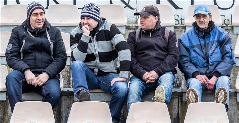 Vier Groundhopper aus Hamburg und Schleswig-Holstein zu Besuch in Stade-Ottenbeck (von links): Milan Schrank, Thorsten Witte, Max Schleth und Erwin Jaskotka. Foto Struwe
