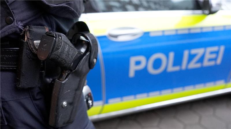Vier Teenager brechen in Waffengeschäft ein Vier Jugendliche sollen Schreckschusswaffen aus einem Geschäft in Neumünster gestohlen haben. (Symbolbild)