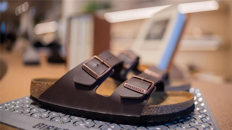 Keine Kunst, kein Urheberschutz: BGH urteilt zu Birkenstock Vier Klassiker standen in Karlsruhe auf dem Prüfstand. Darunter auch die „Arizona“-Sandale.