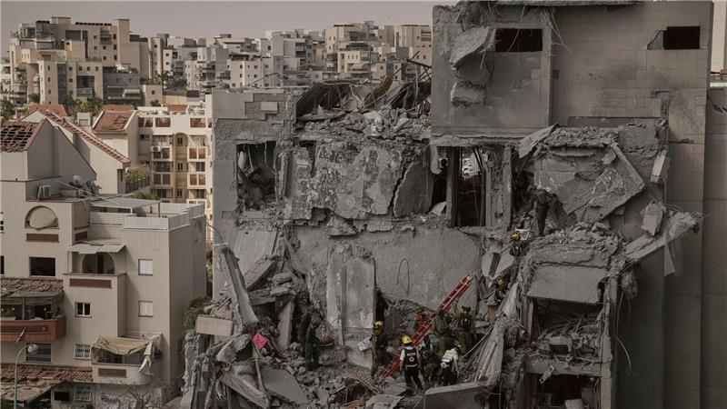 Abrupte Kehrtwende in Nahost: Waffenruhe statt Eskalation Vier Menschen wurden in der israelischen Stadt Beerscheva getötet, als ihr Wohnhaus von einer iranischen Rakete getroffen wurde.