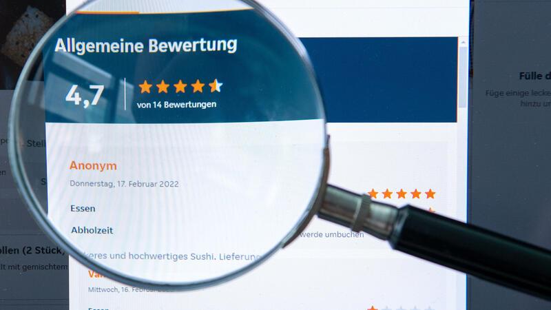 Warnung: Online-Shops mit neuer Masche für Fünf-Sterne-Bewertungen Vier Sterne deluxe? Bei Onlinebewertungen sollte man genau hinschauen.