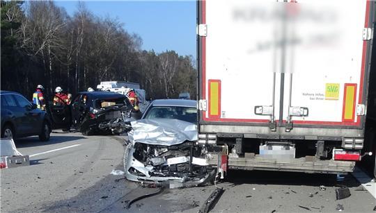 Vier Verletzte gab es nach einer Kollision zweier Autos auf der A7.