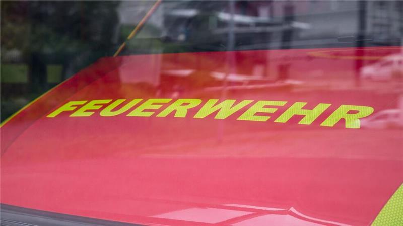 Lübeck übergibt gebrauchte Feuerwehrfahrzeuge an Ukraine Vier ausgemusterte Feuerwehrfahrzeuge und einen Krankenwagen hat die Stadt Lübeck an Gemeinden in der Ukraine gespendet. (Illustration)