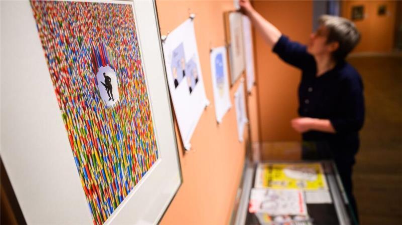 Karikaturisten erinnern an „Charlie Hebdo“-Anschlag Vier deutsche Museen erinnern an den Anschlag auf das Satiremagazin „Charlie Hebdo“ in Paris vor zehn Jahren.