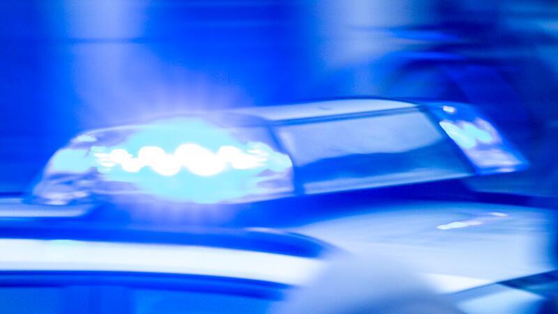 Vier junge Menschen sind bei einem Unfall im Landkreis Heidekreis lebensgefährlich verletzt worden. (Symbolbild)