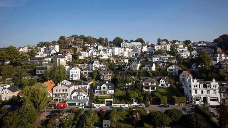 Zahl der Einkommensmillionäre in Hamburg erneut gestiegen Villen und Stadthäuser im Treppenviertel von Hamburg-Blankenese (Symbolbild).