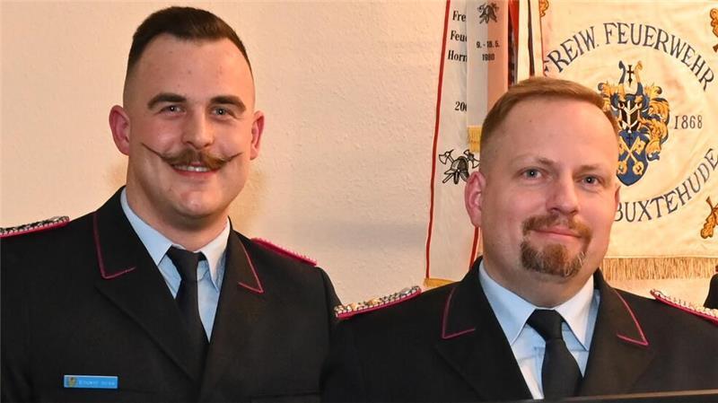 Buxtehude will hier schon 2027 ein neues Feuerwehrhaus bauen Vincent Isroe (links) ist der neue Zugführer von Zug I, Sebastian Hinsen bleibt Ortsbrandmeister der Ortsfeuerwehr Buxtehude.