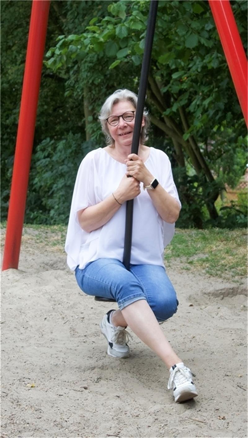 Von der Hort-Aushilfe zur Kita-Leiterin: Die zweite Karriere von Viola Ullrich Viola Ullrich (52) startete mit Mitte 40 noch einmal eine neue Karriere und qualifizierte sich von der Hilfskraft zur Chefin. Heute leitet sie die DRK-Kita Rappelkiste in Harsefeld. Foto: Dammer