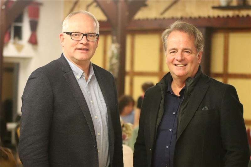 Vize-Bürgermeister und Bürgermeister von Engelschoff: Sven Frisch (rechts) und Carsten Raap sind ein eingespieltes Duo. Foto: Klempow