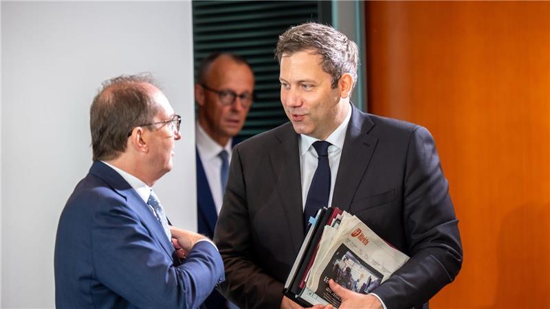 Steuerentlastungen sollen Firmen zum Investieren bringen Vizekanzler Klingbeil hat sein erstes Gesetz durchs Kabinett gebracht.
