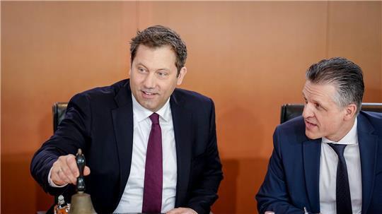 Vizekanzler Klingbeil leitete die Kabinettssitzung - und war auch an der Erarbeitung des Aktionsplans gegen Organisierte Kriminalität beteiligt.