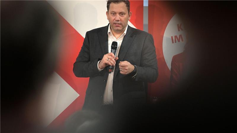 Vizekanzler Klingbeil macht sich für die kriselnde Stahlbranche stark (Archivbild)