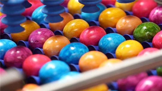 Vogelgrippe und hohe Nachfrage - werden bunte Eier in diesem Jahr teurer? (Symbolfoto)