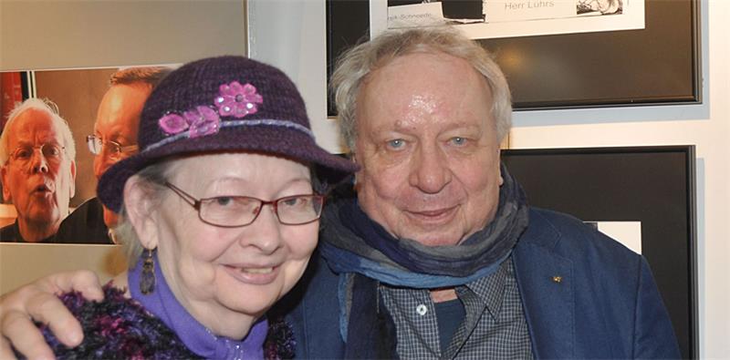 Volker Bredenberg mit seiner Frau Cécile Drouin bei seiner Ausstellungseröffnung vor drei Jahren im Kulturforum Buxtehude.   Archiv-Foto Aldag