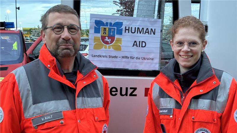 Ständig heulen die Sirenen: Mit dem Hilfskonvoi bis ans Kriegsgebiet Volker Kalt und Janin Osterndorf von der DRK-Bereitschaft Stade.