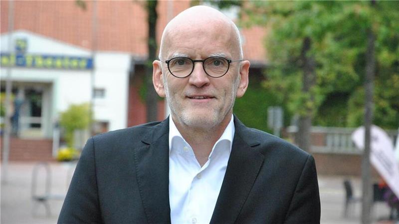 Volker Klindworth ist seit 1. Juli Pastor der Kirchengemeinde Elsdorf und daran interessiert, Betroffene in der Aufarbeitung der Vergangenheit zu unterstützen.