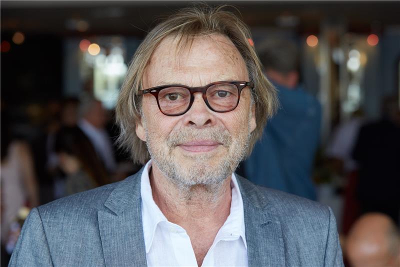 Volker Lechtenbrink liebt Hamburg und ist Fan von Werder Bremen: „Da muss man drüberstehen.“ Foto Pedersen/dpa