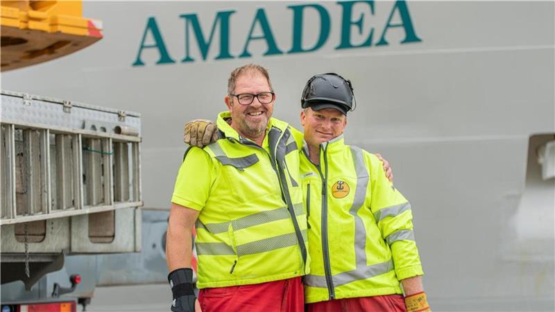 Volker Schuster und Timo Picker im Einsatz am Hafen.