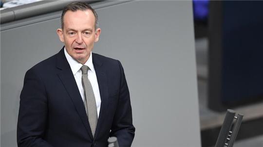 Volker Wissing (FDP), Bundesminister für Verkehr und Digitales, spricht im Plenum des Deutschen Bundestages.