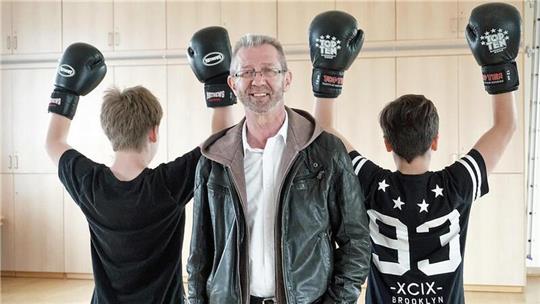 Volkert Ruhe hat den Verein „Gefangene helfen Jugendlichen“ gegründet. Inzwischen bietet der Verein neben Besuchen in der JVA auch weitere Projekte wie pädagogisches Boxen, Deeskalations- und Anti-Gewalt-Trainings an.