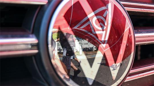 Volkswagen hat eine Reihe von Tarifverträgen gekündigt. (Archivbild)