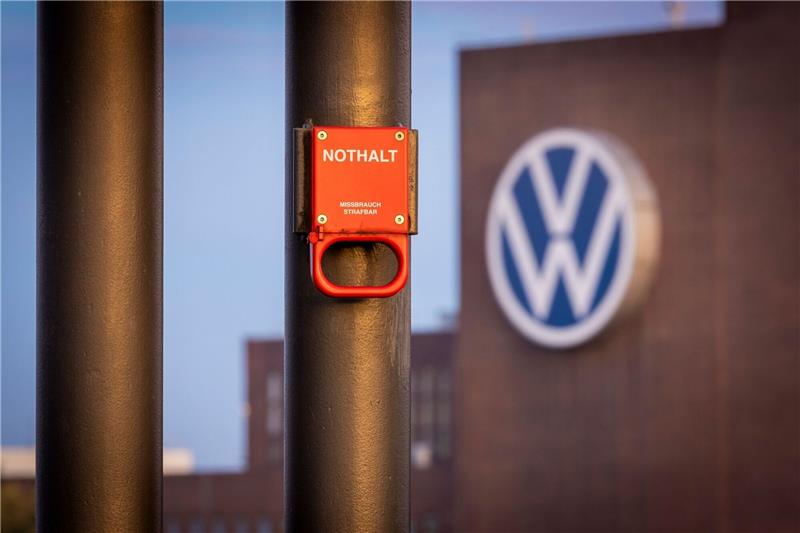 VW: IT-Fehler behoben - Produktion läuft wieder an Volkswagen hat nach eigenen Angaben die IT-Störung behoben, die die Produktion in mehreren Werken seit gestern lahmgelegt hatte.