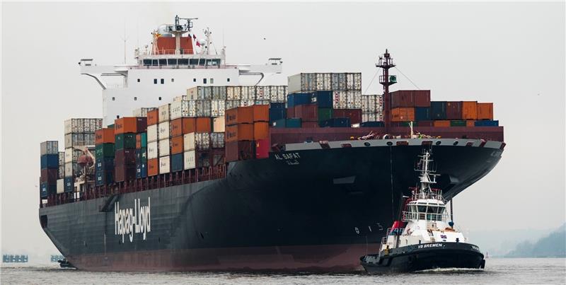 Volle Fracht voraus: Knapp 7000 TEU (20-Fuß-Container) finden an Bord der „Al Safat“ Platz. Foto Löffler