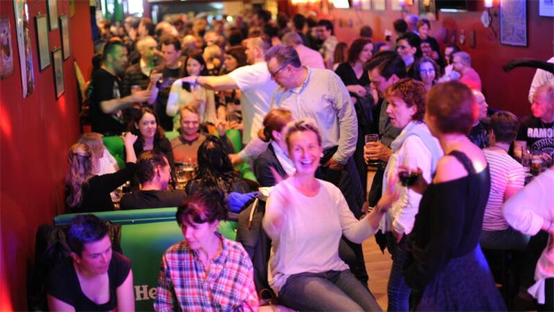 Volle Kneipen gehörten dazu: Die letzte Pistennacht fand 2019 statt. Jetzt ist die Neuauflage ins nächste Jahr verschoben worden.