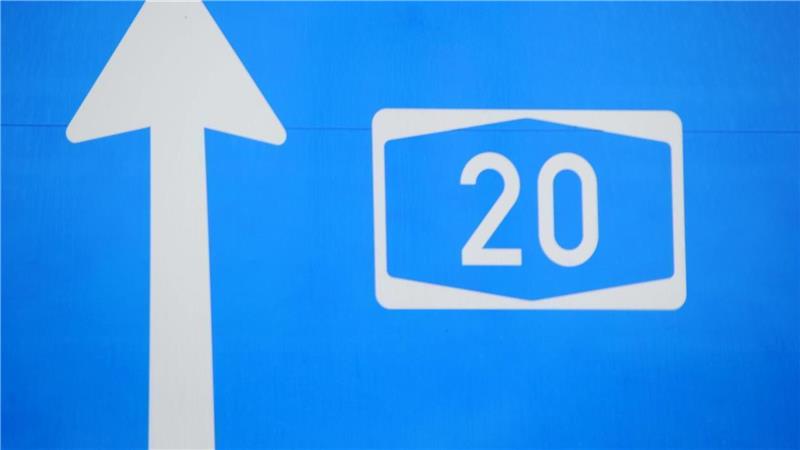 Kommt die Küstenautobahn A20 oder kommt sie nicht? Volle Kraft voraus für die A20? Danach sieht es im Moment nicht aus. Die Ampel-Koalition lässt erst einmal eine neue Verkehrsprognose erstellen. Foto: dpa