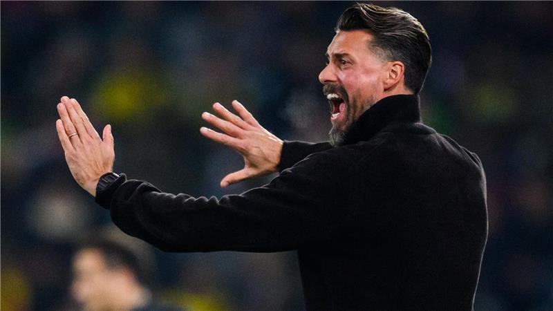 Voller Einsatz am Spielfeldrand: FCA-Coach Sandro Wagner.