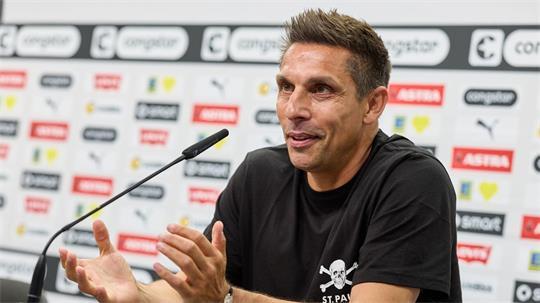 Voller Vorfreude auf die Saison: FC St. Paulis Cheftrainer Marcel Rapp. (Archivbild)