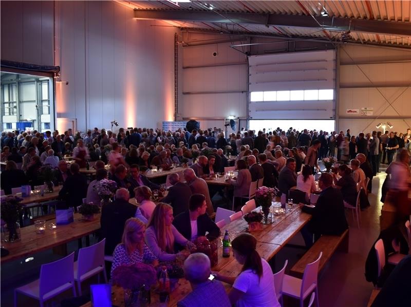 Volles Haus bei der Elbe-Obst-Feier in der neuen Hallen. Foto Vasel