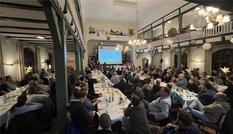 Volles Haus bei der Versammlung der Obstbauern im Fährhaus Kirschenland in Jork-Wisch.