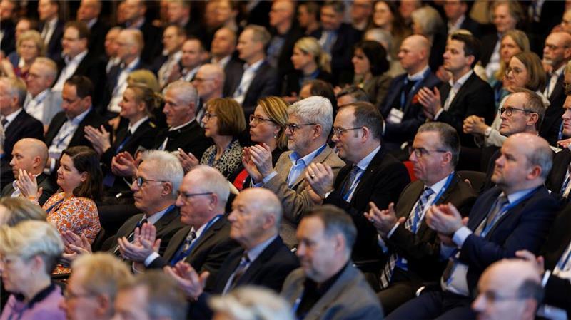 Volles Haus im Hansesaal: Wenn die IHK ruft, kommen viele Besucher aus dem ganzen Elbe-Weser-Raum.